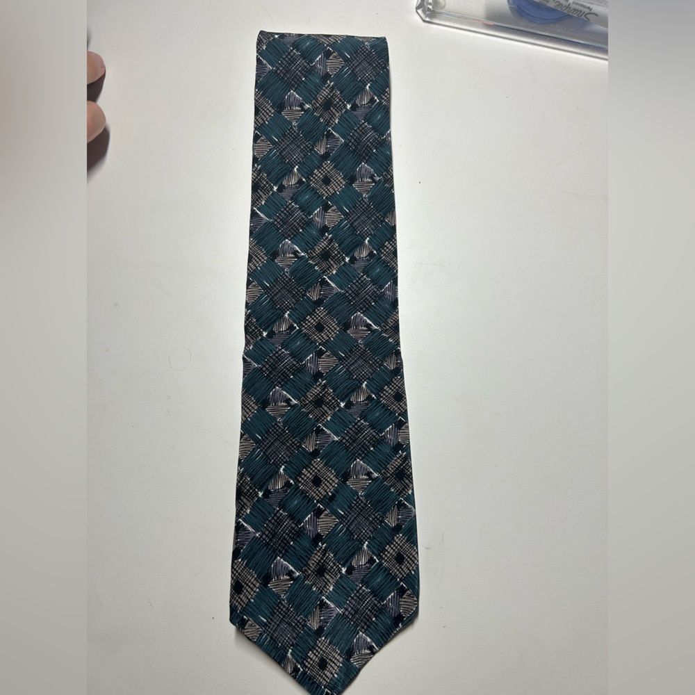 Elegant Checkered Men's Tie